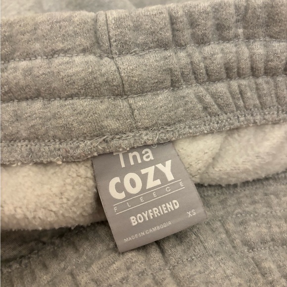 ARITZIA/TNA - cozyfleece boyfriend sweatshort - Picture 2 of 2